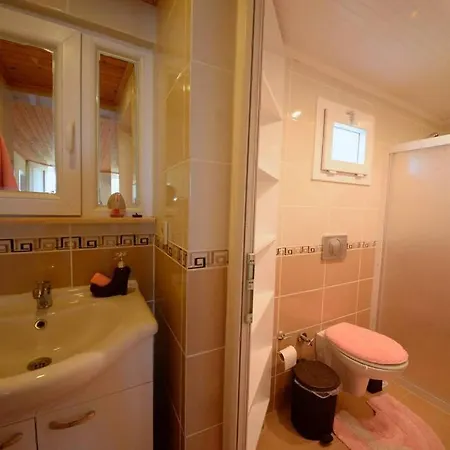 Uzumlu'de Ki Manzarali Reyhan Apart Apartment