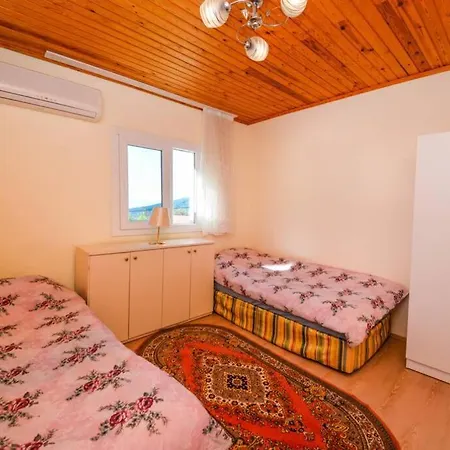 Uzumlu'de Ki Manzarali Reyhan Apart *