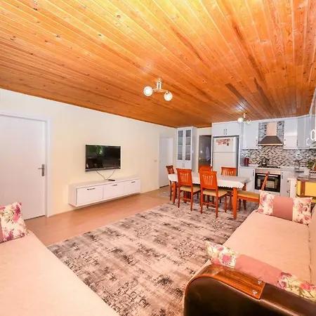 Apartment Uzumlu'de Ki Manzarali Reyhan Apart