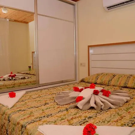 üzümlü'de Ki Manzaralı Reyhan Apart Kaş